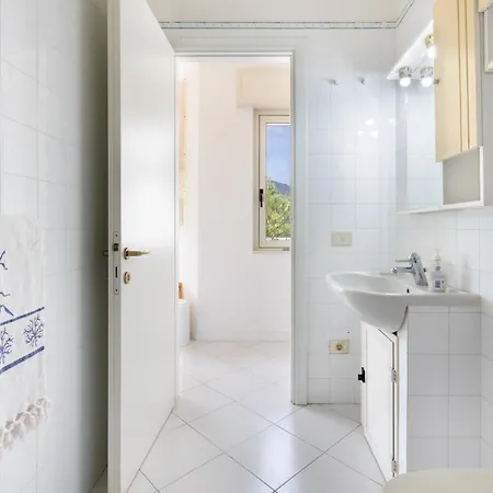 Guesthost - Cristina Apartment *